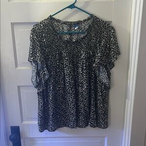 Old Navy Black and White Boxy Short Sleeve Blouse